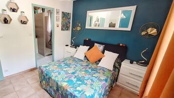 Fer et planche Ă repasser, Wi-Fi, draps fournis