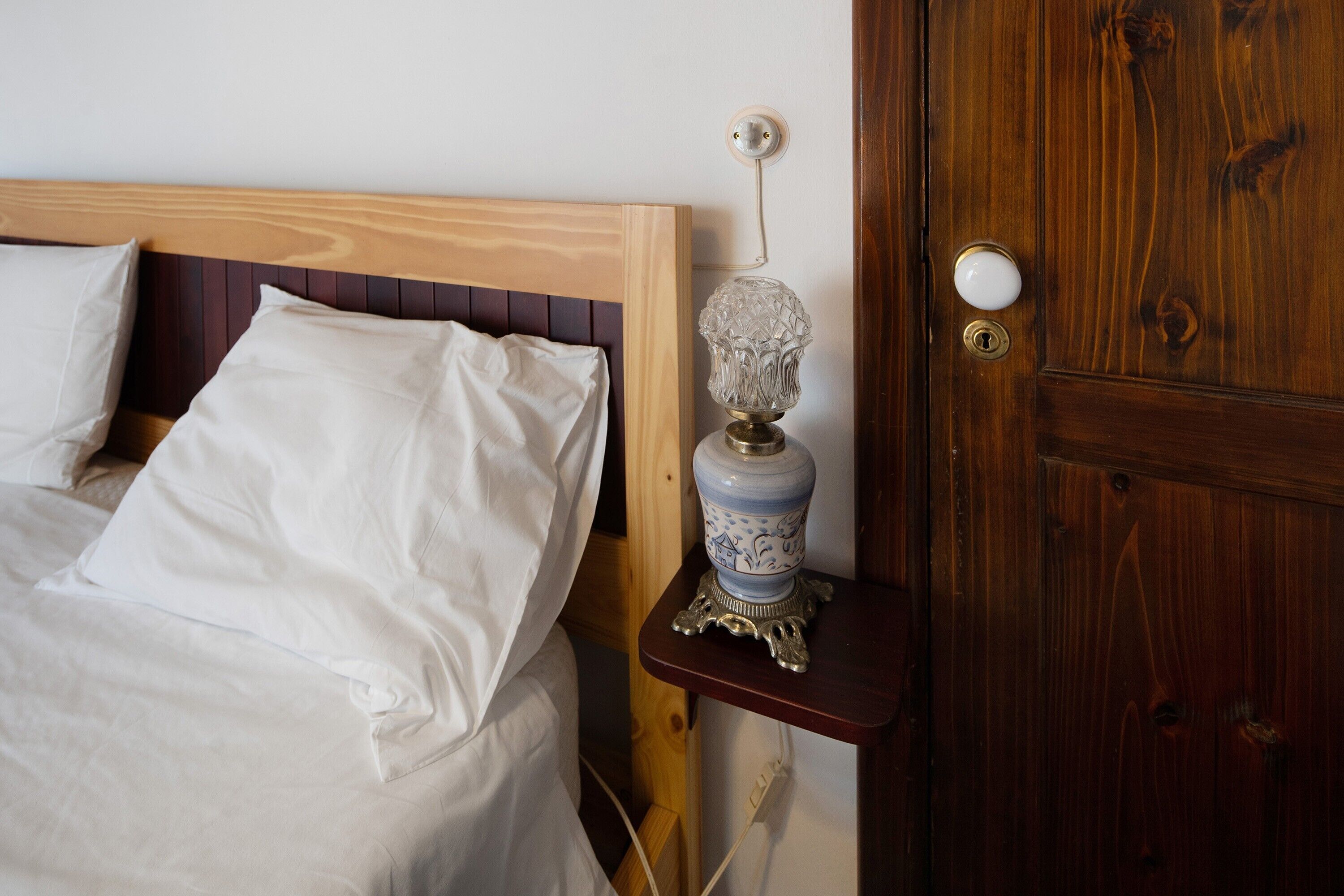 WiFi, bed sheets