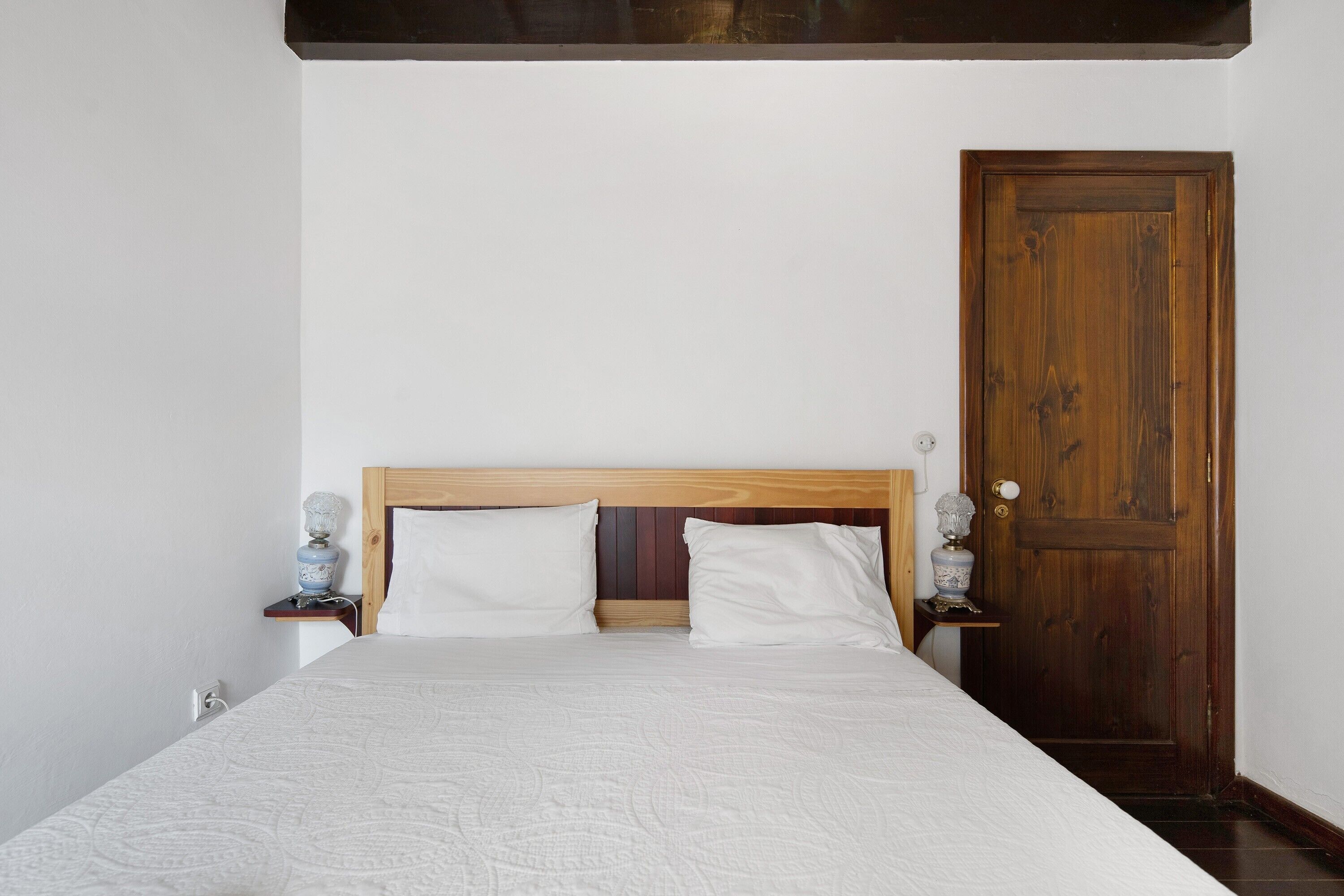 WiFi, bed sheets