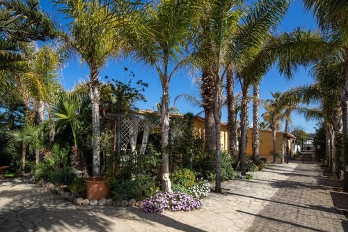 Villa 'Fronte Mare Liolà - 4 guests' with Sea View, Private Beach Access