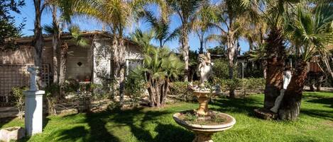 المنطقة المحيطة بالمنشأة