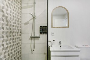 Shower, hair dryer, towels - Casa Pereira 3 is very cozy (Ponta do Pargo)