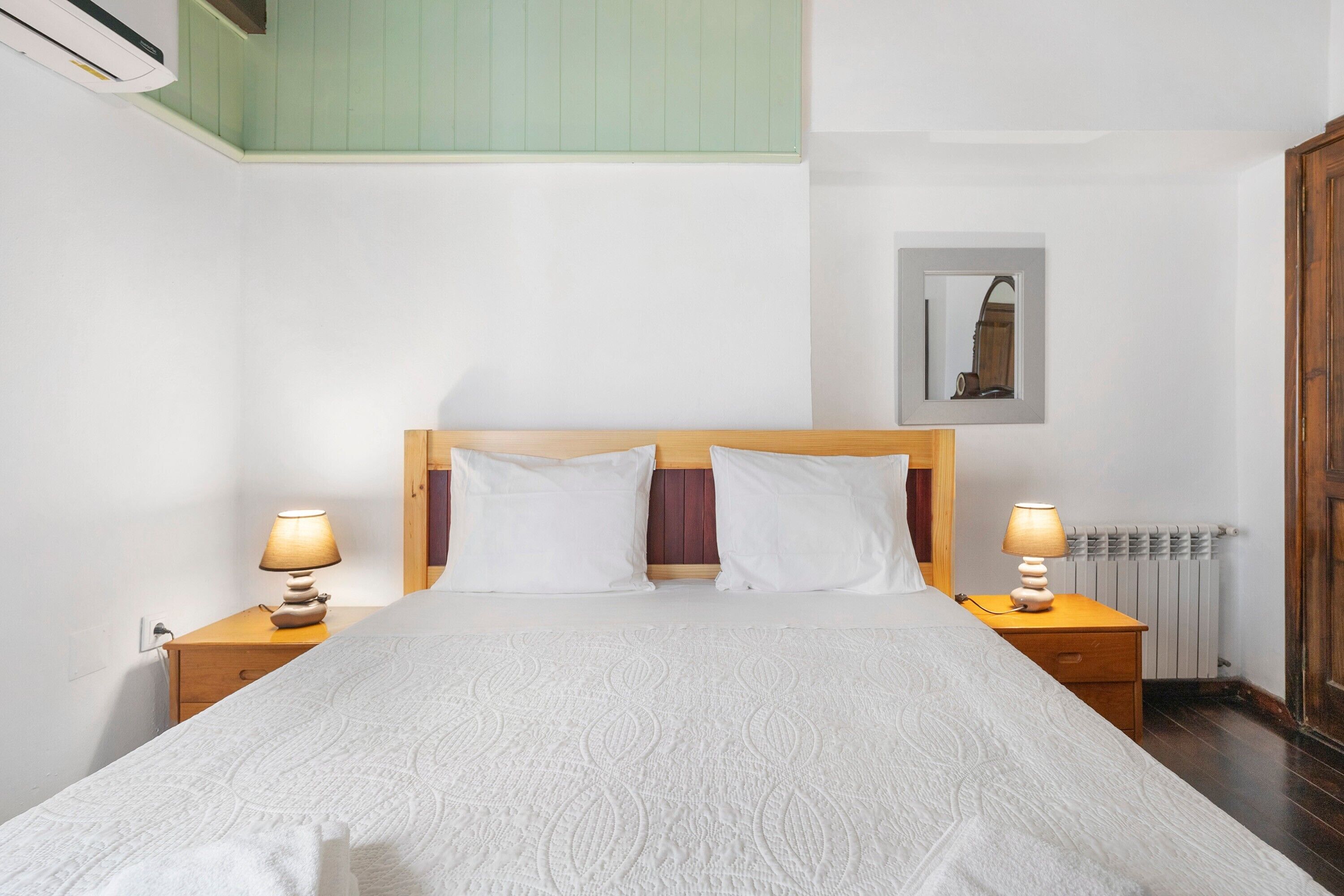 WiFi, bed sheets