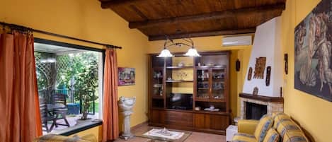 Televisión, chimenea