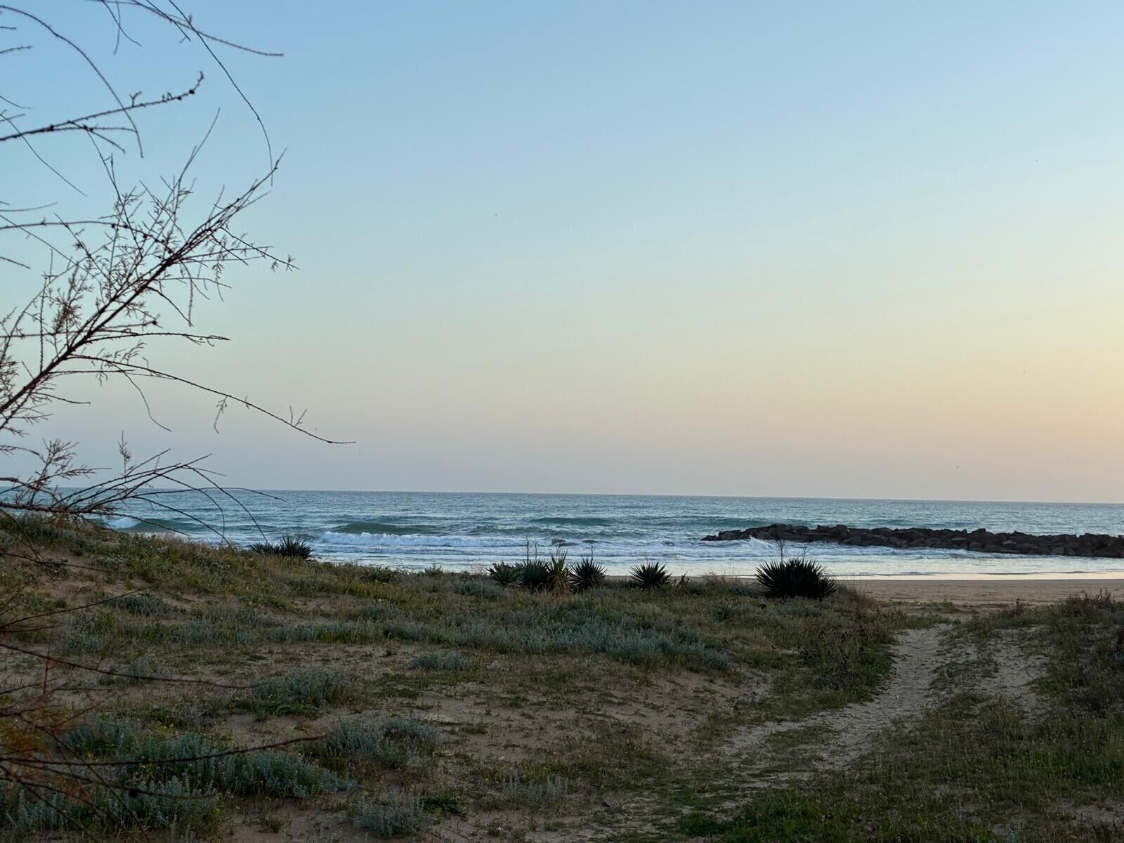 Una spiaggia nelle vicinanze