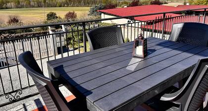 Al Bruacu – Cottage with Garden Steps from Lake Viverone