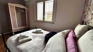 2 chambres, fer et planche à repasser, Wi-Fi, draps fournis