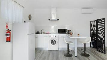 Fridge, microwave, stovetop, electric kettle