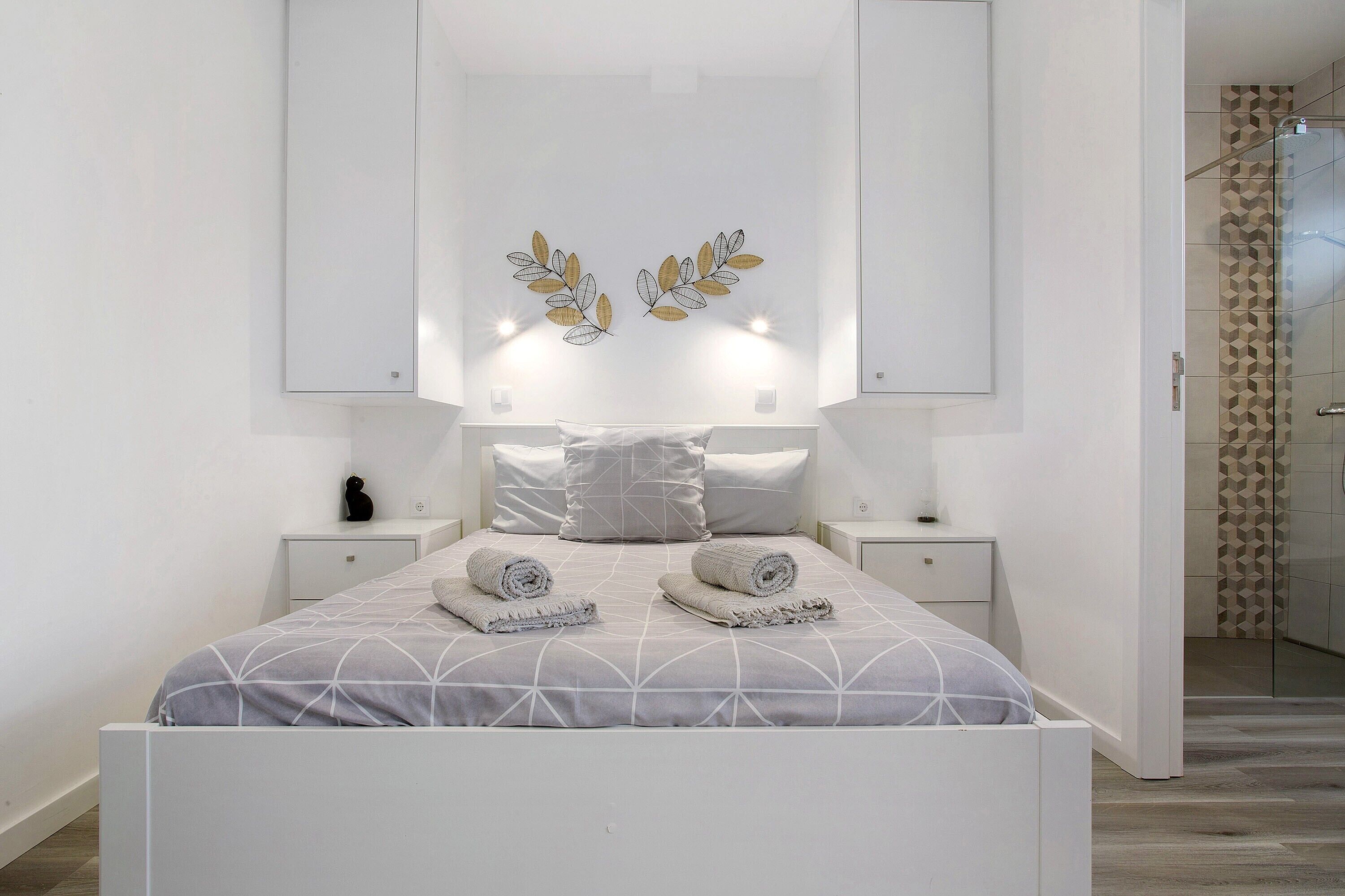 Iron/ironing board, WiFi, bed sheets, wheelchair access