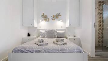 Iron/ironing board, WiFi, bed sheets, wheelchair access