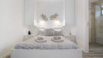 Iron/ironing board, WiFi, bed sheets, wheelchair access