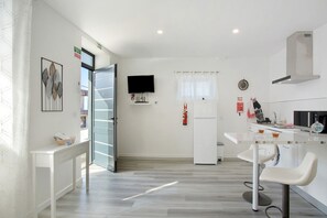 Fridge, microwave, stovetop, electric kettle