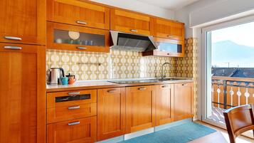 Réfrigérateur, four, plaque de cuisson, lave-vaisselle