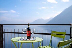 Outdoor dining - Exclusive Apartment La Gabbianella with Lake Como View and Private Parking (Argegno)