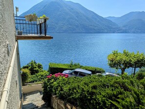 Property grounds - Exclusive Apartment La Gabbianella with Lake Como View and Private Parking (Argegno)