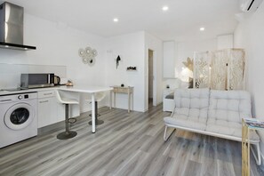 Interior - Casa Pereira 5: Relaxing Studio for 2 Guests in Ponta do Pargo (Ponta do Pargo)