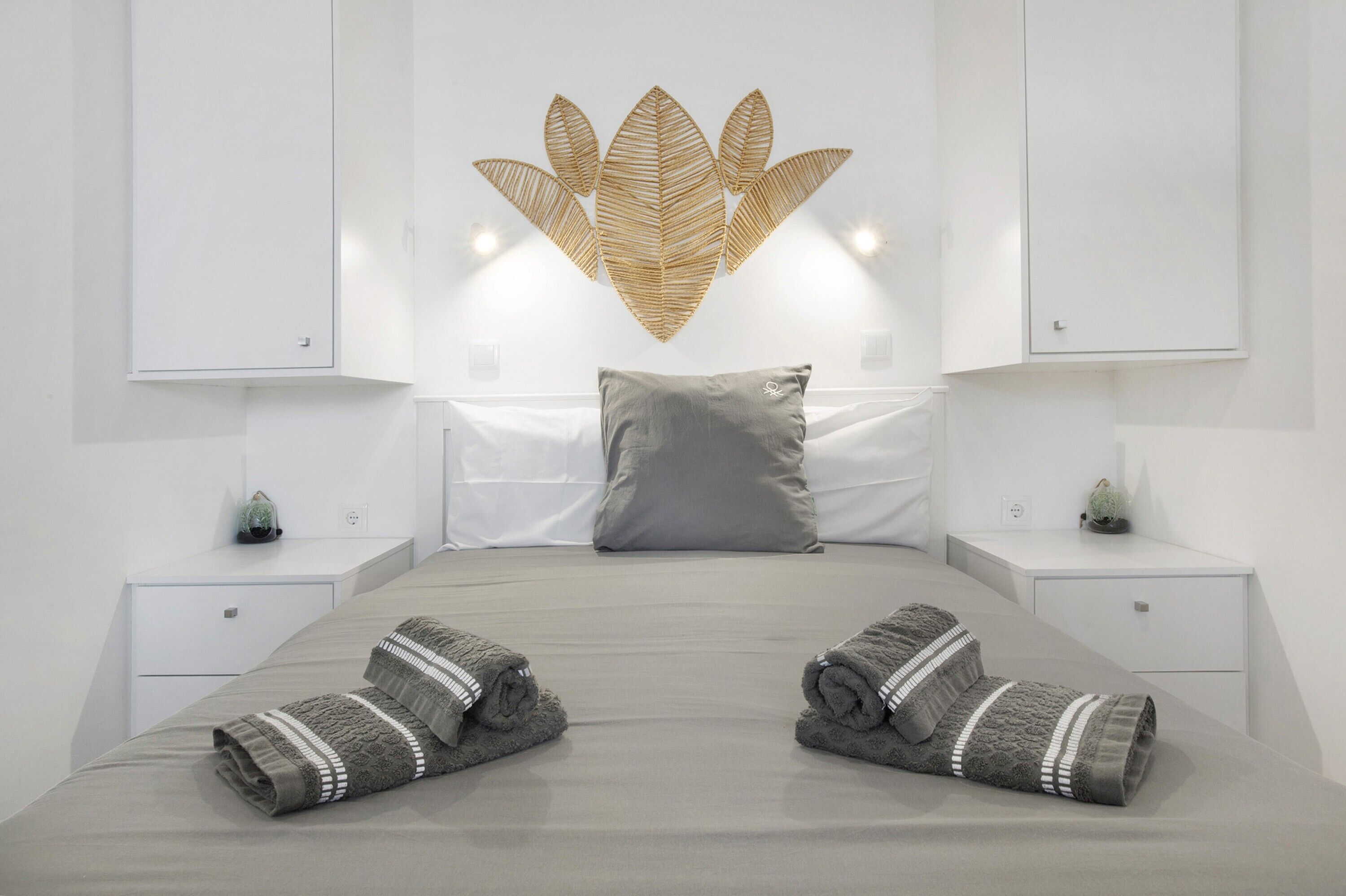 1 dormitorio, tabla de planchar con plancha, wifi y ropa de cama