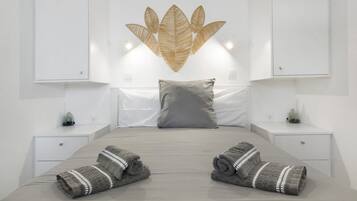 1 dormitorio, tabla de planchar con plancha, wifi y ropa de cama