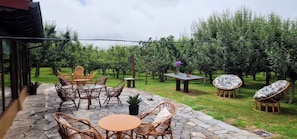 Outdoor dining - Cosma House Bed and Breakfast Room 6 (Hinojedo)