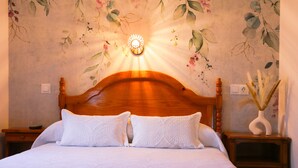 1 bedroom, bed sheets - Cosma House Bed and Breakfast Room 6 (Hinojedo)