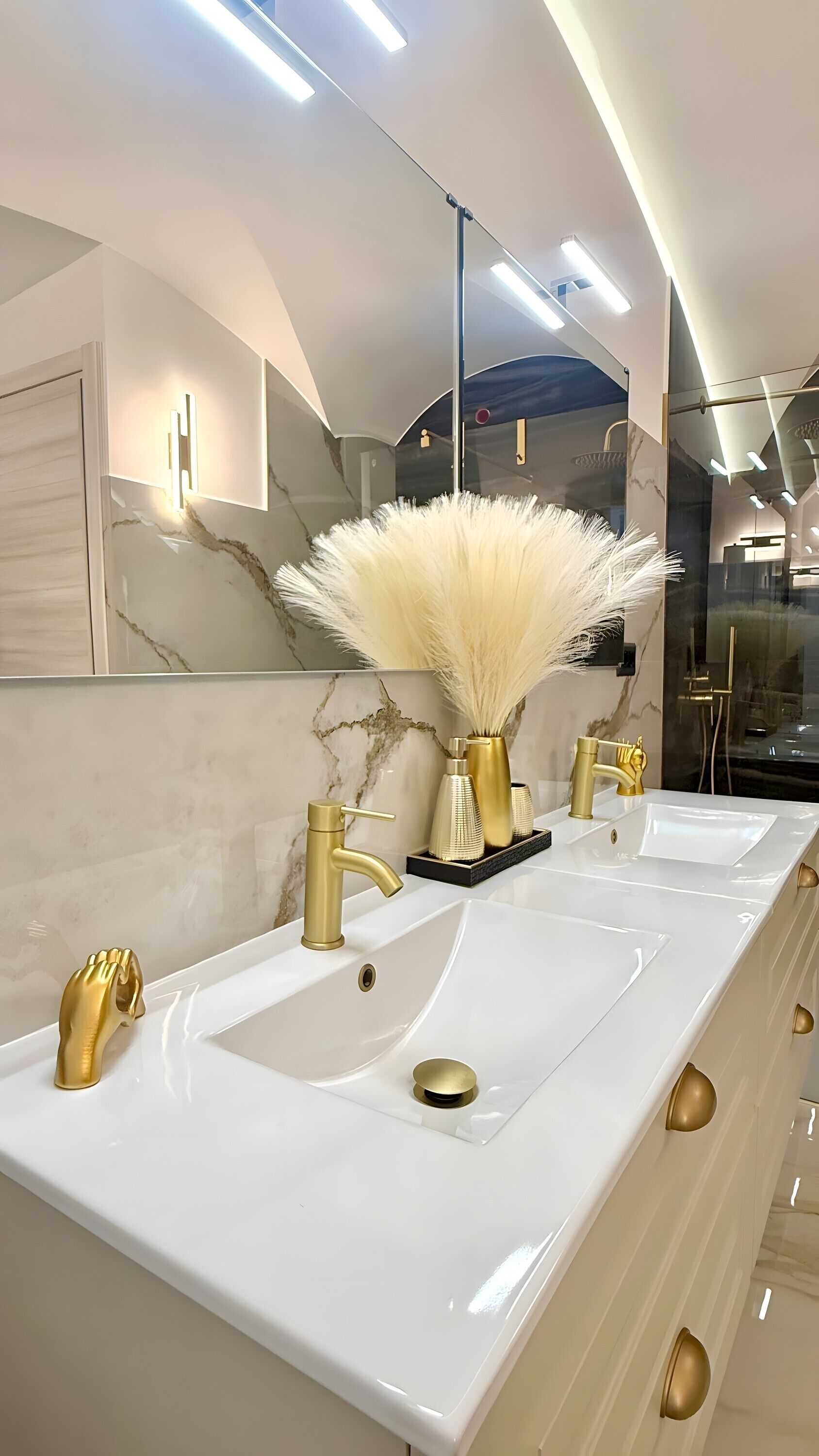 Ducha, secador de pelo y toallas