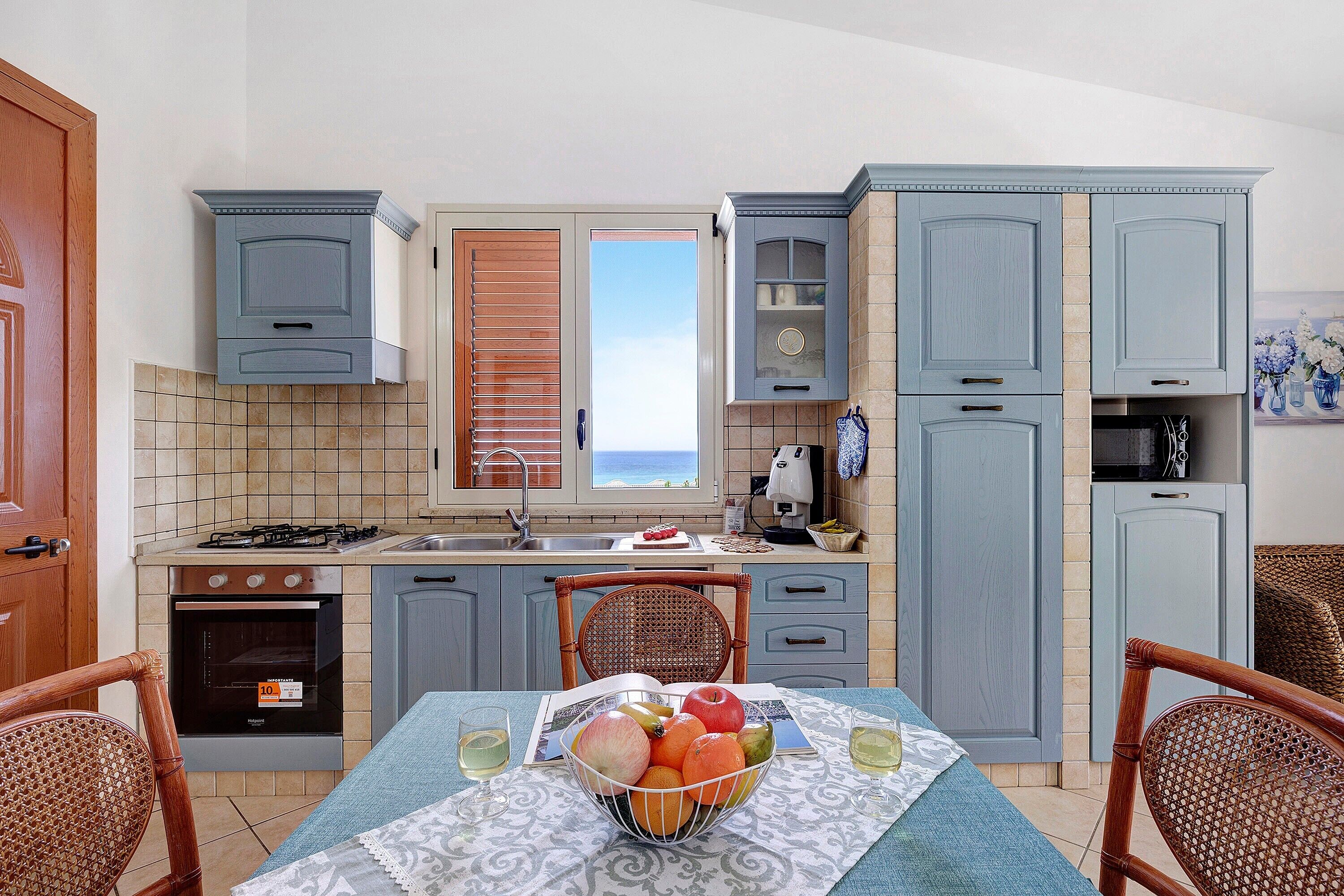 Fridge, oven, stovetop, cookware/dishes/utensils