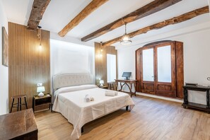 WiFi, bed sheets - Room 'Castagno - Antiche Dimore di Vescovado' with Shared Pool and Garden (Siena)