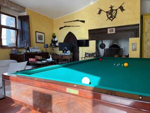 Games room - Room 'Castagno - Antiche Dimore di Vescovado' with Shared Pool and Garden (Siena)