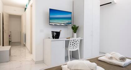 Guest House 'Verde Petrolio Elegance' with Shared Terrace, Wi-Fi and Air Conditioning