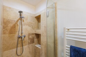 Shower - Studio Apartment 'De Caractère Classé 3' with Wi-Fi (Les Vans)