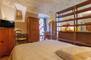 Iron/ironing board, WiFi - Studio Apartment 'De Caractère Classé 3' with Wi-Fi (Les Vans)