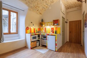 Fridge, microwave, stovetop, dishwasher - Studio Apartment 'De Caractère Classé 3' with Wi-Fi (Les Vans)