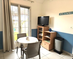 Dining - Cozy Coastal Hideaway Near Fécamp and Étretat (Saint-Léonard)