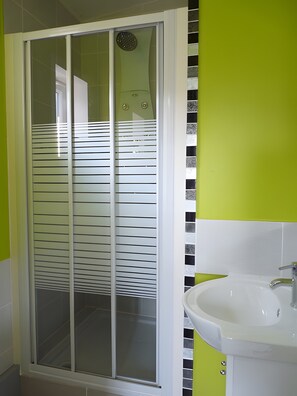 Bathroom - Cozy Coastal Hideaway Near Fécamp and Étretat (Saint-Léonard)