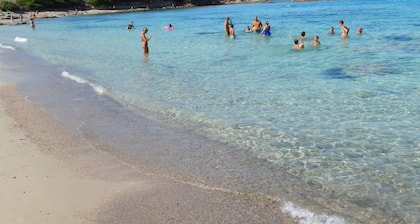 Appartement 'Sardegna Stupenda N 01' avec piscine commune, Wi-Fi et climatisation