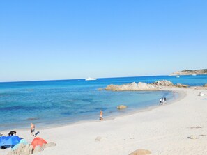 Beach nearby - Apartment 'Sardegna Stupenda N 01' with Shared Pool, Wi-Fi and Air Conditioning (Vignola Mare)