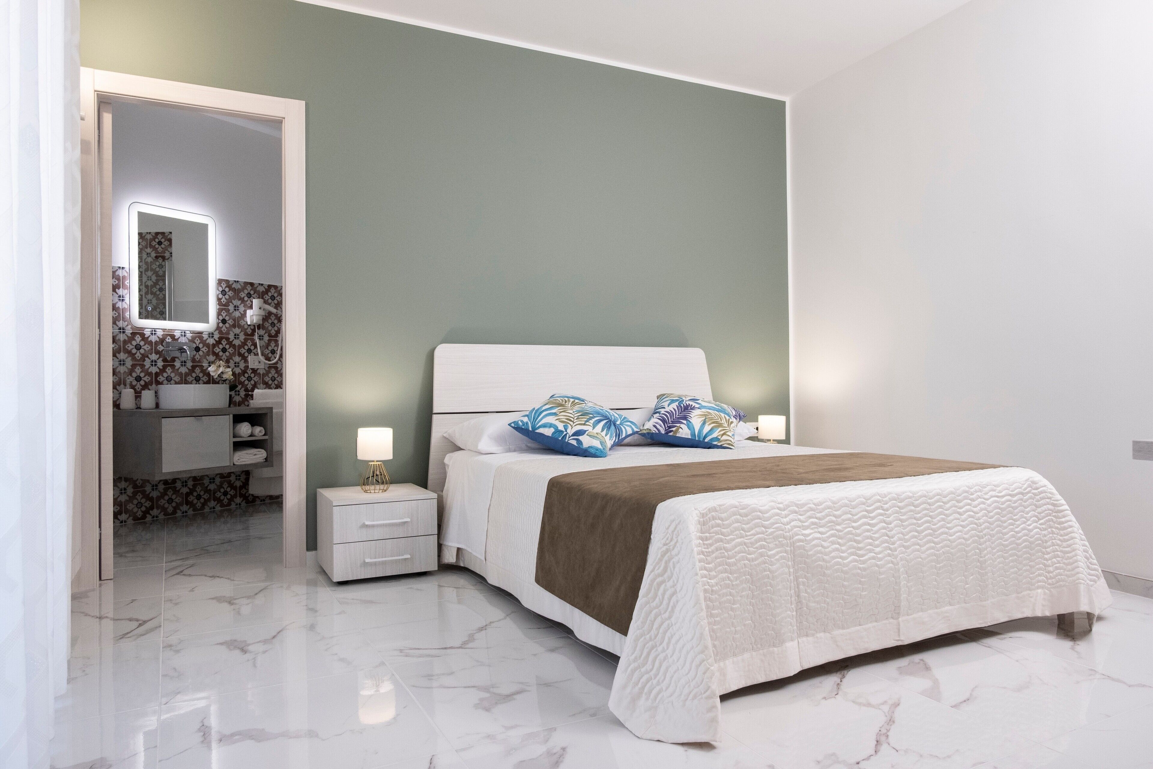 واي فاي وملاءات أسرّة