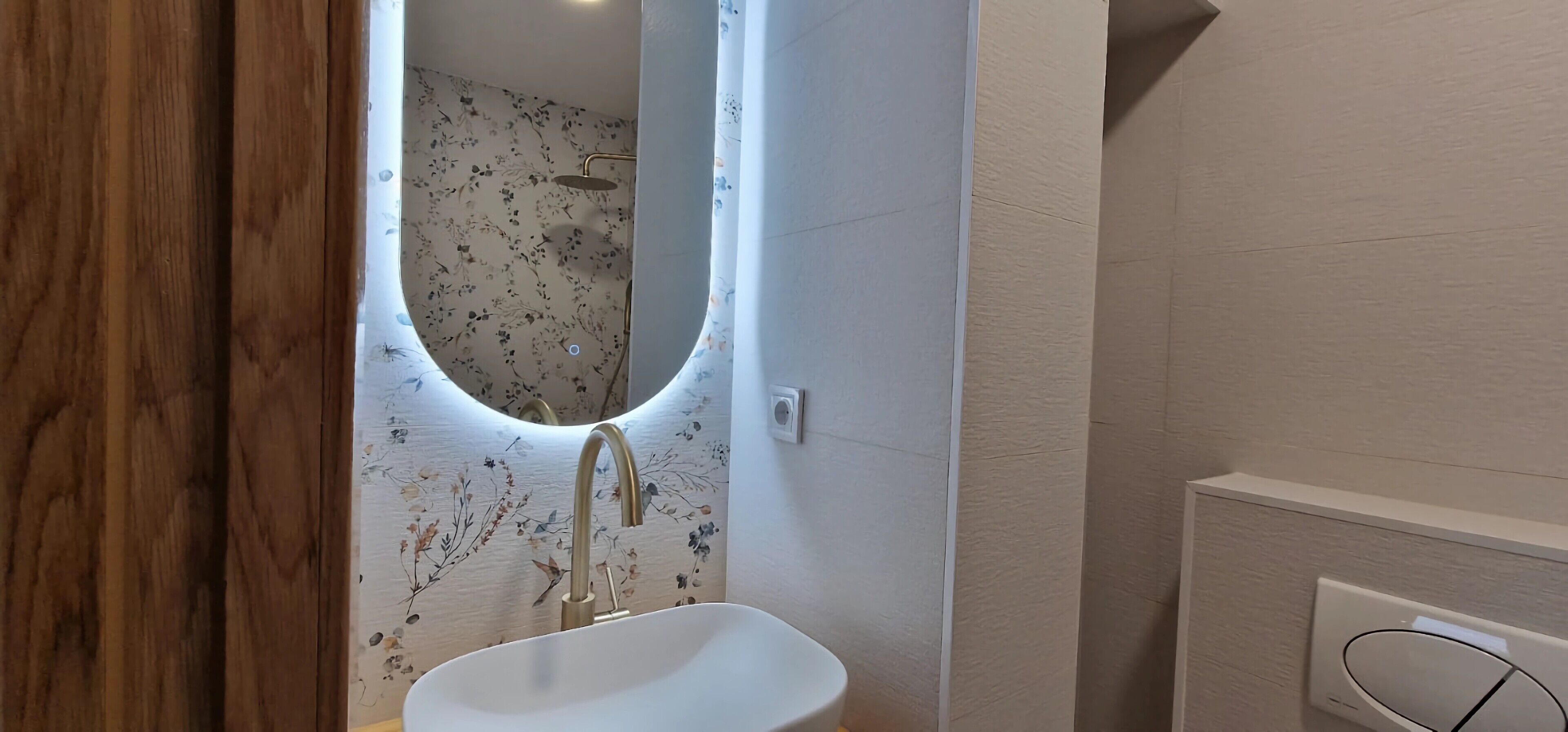 Een douche, een haardroger, handdoeken