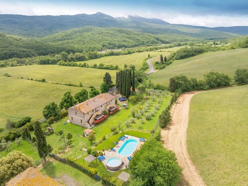 Apartment 'Agriturismo Chianni - Trilocale 2' with Pool, Private Terrace and Wi-Fi