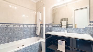 Douche, serviettes fournies