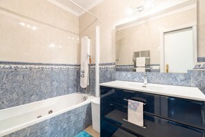Douche, serviettes fournies