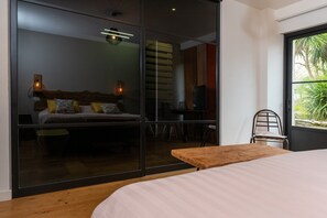 WiFi, bed sheets, wheelchair access