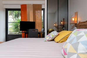 WiFi, bed sheets, wheelchair access