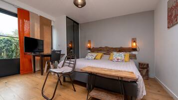 WiFi, bed sheets, wheelchair access