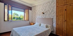 Room - Double Room for 2 Adults and 2 Children (Hinojedo)