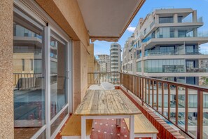 Outdoor dining - Apartment 'Mateuet' with Sea Views, Wi-Fi, and Air Conditioning (Calpe)