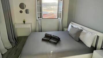 Fer et planche Ă repasser, Wi-Fi, draps fournis