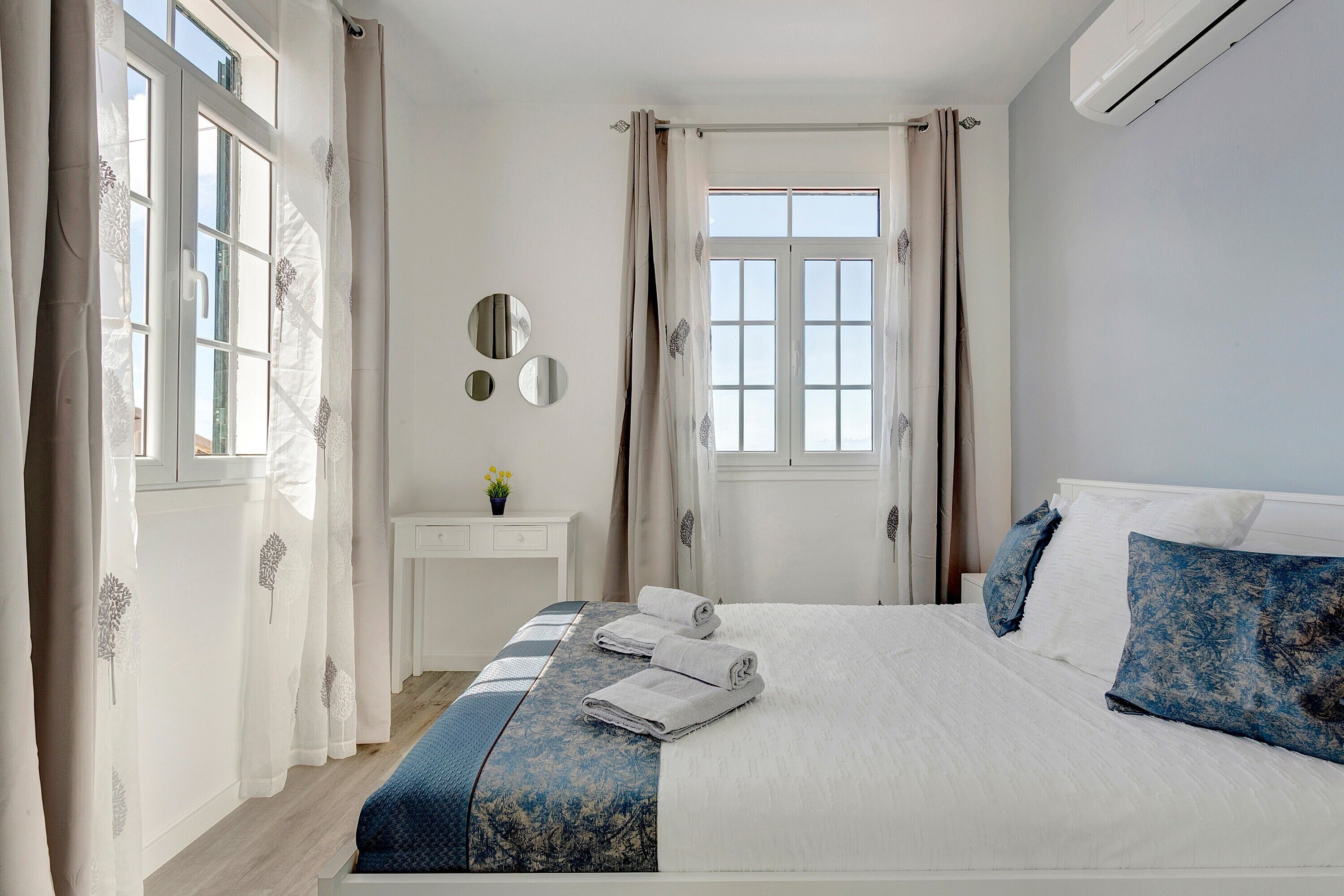 Iron/ironing board, WiFi, bed sheets