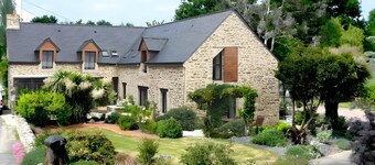 La Porte des Secrets Guest Room – Les Hortensias