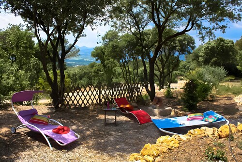 Charme und Komfort in der Natur: Bohème-Flair mit Pool und herrlicher Aussicht